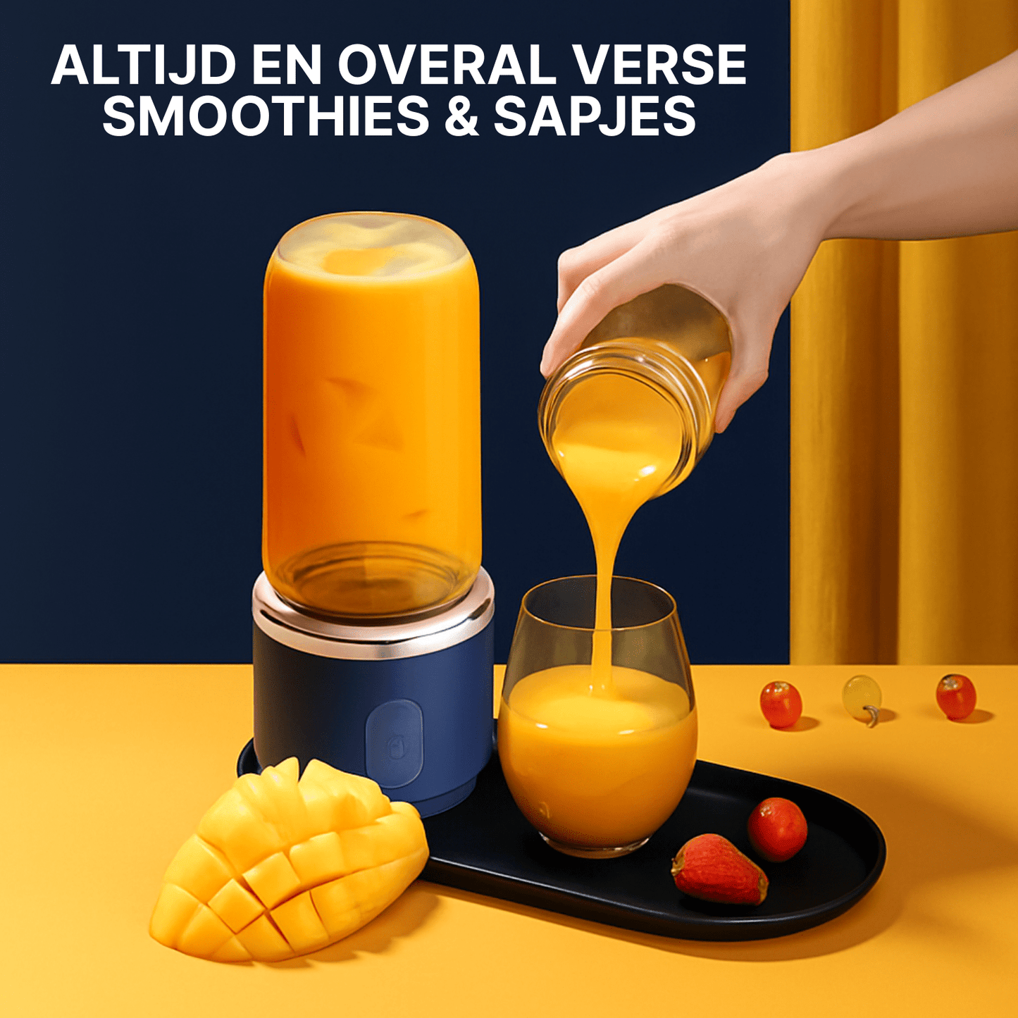 Draagbare JuiceMate Go blender gevuld met mangosmoothie, met hand die oranje sap in glas schenkt.